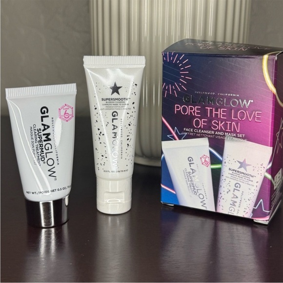 GLAMGLOW - Pore the Love of Skin 
Face Cleanser & Mask Set MINI | TRAVEL - Picture 2 of 8